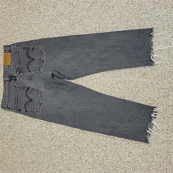 Levi's Premium, women's Gray Wedgie Straight Crop Raw Hem  Jeans Sz 27 X 26, - Picture 2 of 7